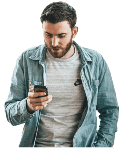 Voyageur effectuant une recherche sur la carte hors ligne